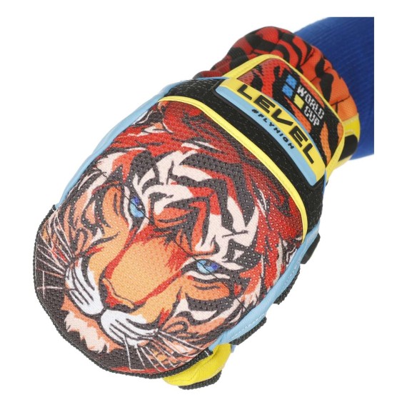 LEVEL Level World Cup Mittens