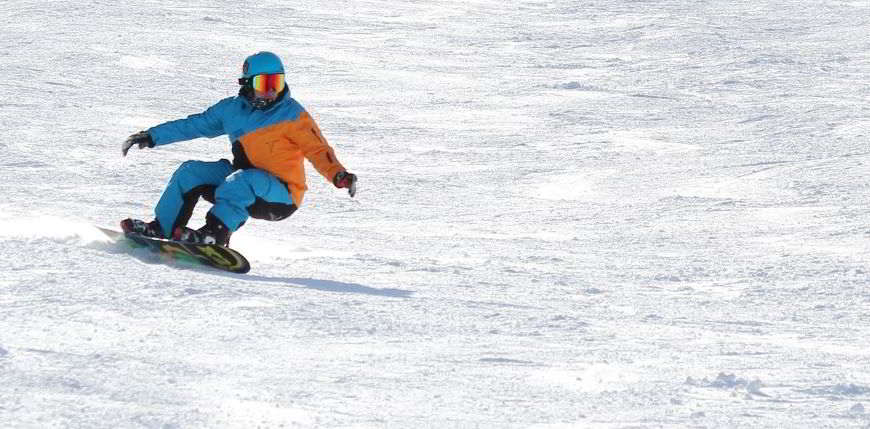 Guanti da snowboard con protezione per i polsi.